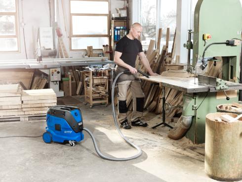 Nilfisk Attix 33 InfiniClean Wet & Dry Vacuum Cleaner 220-240v